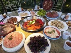 -茅草房·河畔园林火锅