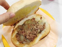 咸牛肉包-喜莲咖啡