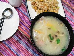 -香巴拉云南餐厅(华莱坞店)