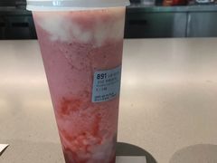 草莓很好喝-瑞幸咖啡(怡富广场店)