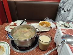 -四囍码头海鲜烧烤自助火锅(外滩南京东路悦荟广场店)
