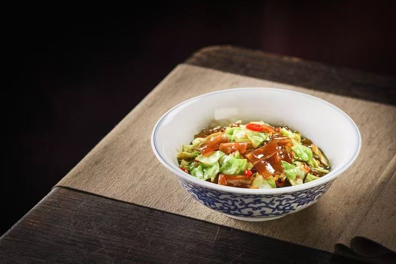 酸包菜炒山药粉皮:味蕾的奇妙