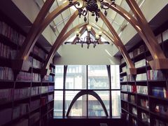 -钟书阁(松江泰晤士小镇店)