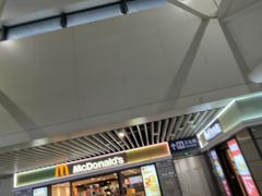 -麦当劳(上海虹桥站30B检票口楼上)