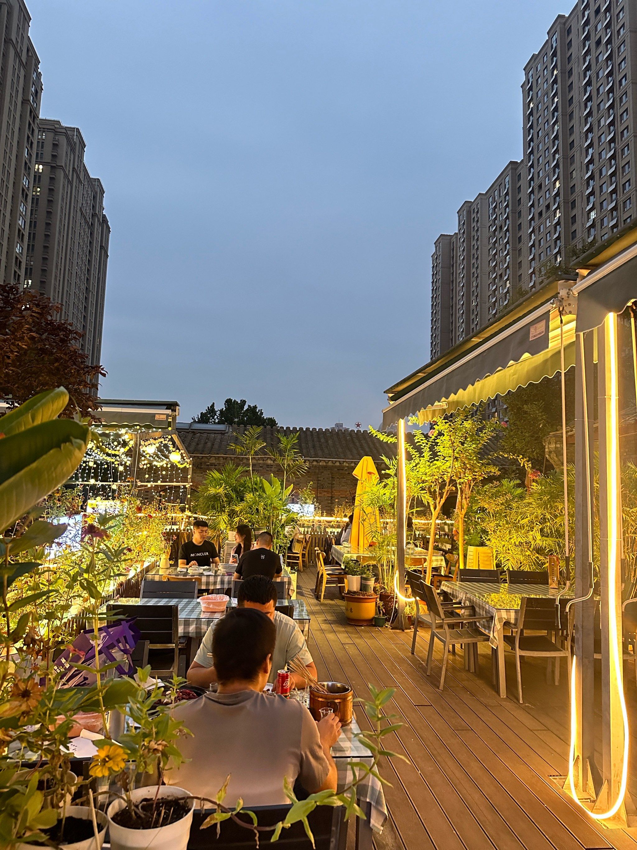 石家庄!发现了超美的露台餐厅