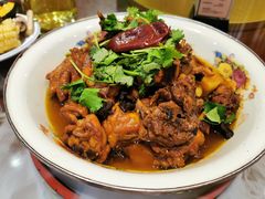 小鸡炖蘑菇-那家老院子东北菜·饺子·小鸡炖蘑菇(艳华街店)