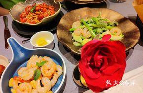 Avocado Shrimp Bamboo Shoot Quinoa Salad