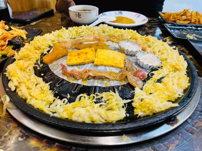 威威的特色酸菜煎肉-"在西客站附近,门口好停车朋友带着来的,.