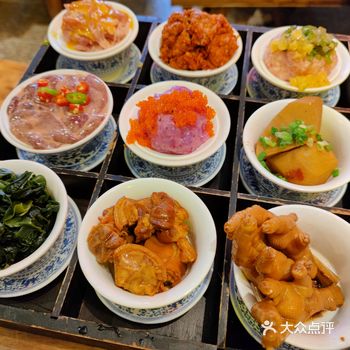 特色九宫格刚好适合两个人,又想吃的品种多