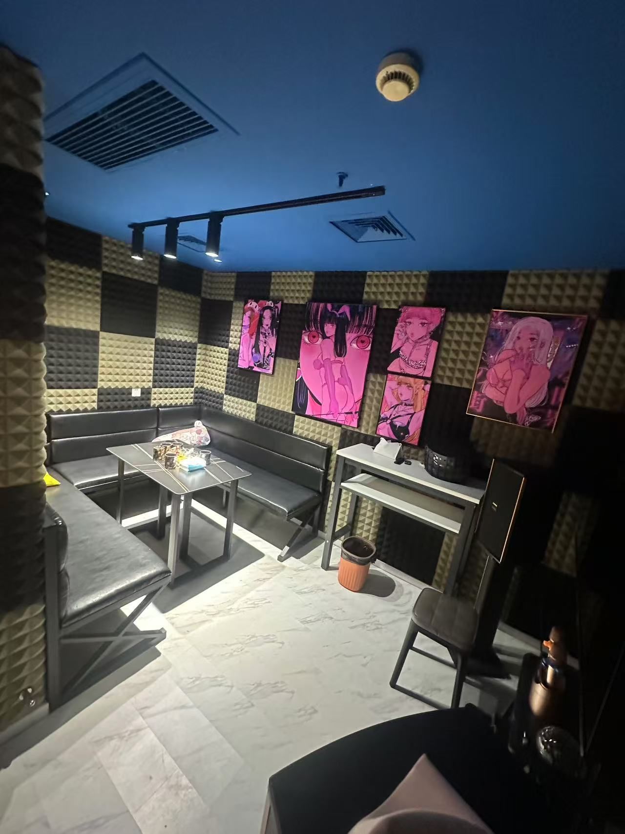 给人很温馨的一桌游俱乐部,约上几个朋友可