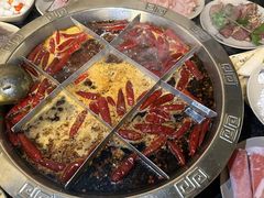 -洞亭火锅(防空洞总店)