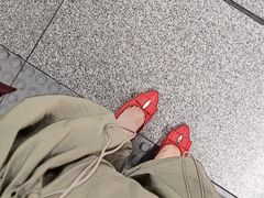 -新百广场(地铁站)