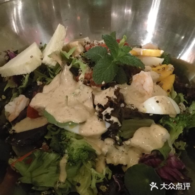 第一次来这家店吃饭，总体还是不错的。有各种牛排