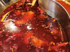 菌汤鸳鸯锅-强盅盅重庆市井火锅店(中央大街店)