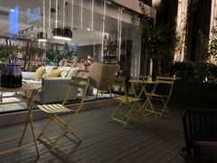 露天位-新华里咖啡书吧(新华书店小寨店)