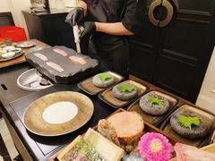 堂做和牛海胆卷-東22·粵潮菜·海鮮火鍋東寶