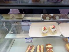 -白玉兰食品甜凤店(合生汇店)