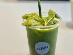 抹茶拿铁-瑞幸咖啡(共和世家财院路店)