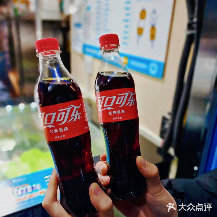 刷上一层酱料,一口下去满口香。炸火腿肠