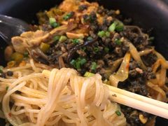螺肉螺蛳粉-怂猫抓子·成都冒烤鸭
