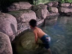 -英德宝晶宫天鹅湖茶语温泉