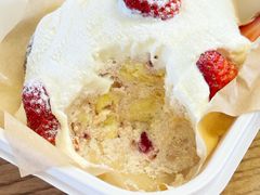 草莓雪顶奶贝蛋糕-鲍师傅糕点(淮海中路店)