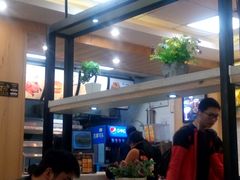 大堂-华莱士·全鸡汉堡(电脑城店)