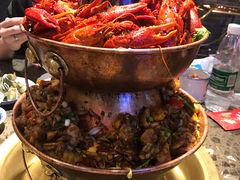 -沪小二炭火蛙锅(淮海中路美食不夜城店)