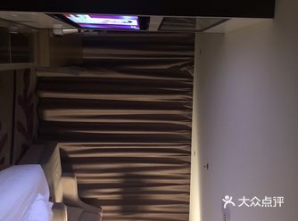 酒店房间空调问题，导致我想换房，却被告知同等价位的没