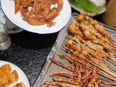 -何妹湿辣牛肉·粤式烧烤砂煲(桂雅路店)