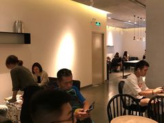 等位区-喜茶(深圳东门1234店)