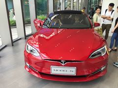 红色-TESLA 特斯拉(广州天环广场体验店)