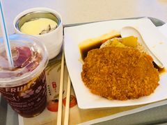 黄金咖喱猪扒饭-东方既白(上海浦东国际机场)