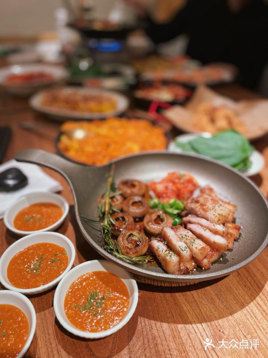 TAIFORKS 大福食堂·山葵烤肉料理·拌饭(宝安店)意式鳀鱼酱碳烤黑猪肉图片