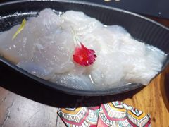 -老牌坊云南鱼豆花火锅(哈西万达店)