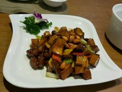 杂菌炒雪花牛肉-周锦记广式餐厅