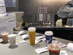 -瑞幸咖啡(岳家嘴地铁站店)