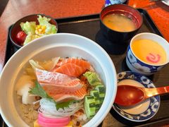 三文鱼刺身饭定食-小山日本料理(兴业太古汇店)