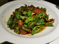 辣椒炒肉-阿瓦山寨·湘菜现炒·剁椒鱼头王(咸阳总店)
