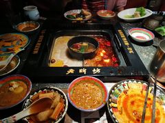 -老牌坊云南鱼豆花火锅(哈西万达店)