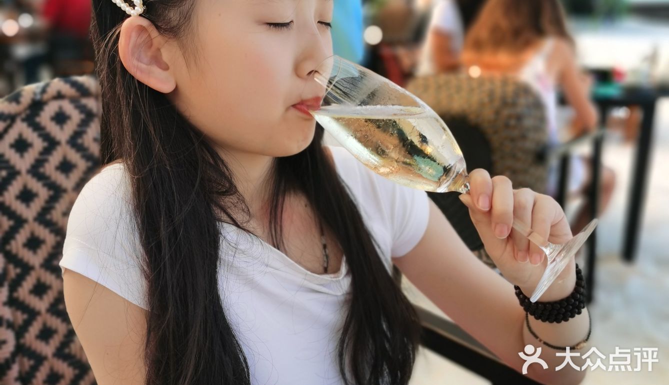 我们去的时候已经当地时间（比马累快一个小时）九点多了