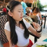 我们去的时候已经当地时间（比马累快一个小时）九点多了