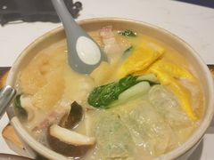 蛋饺皮肚三鲜汤煲-鹿港小镇(悠唐店)