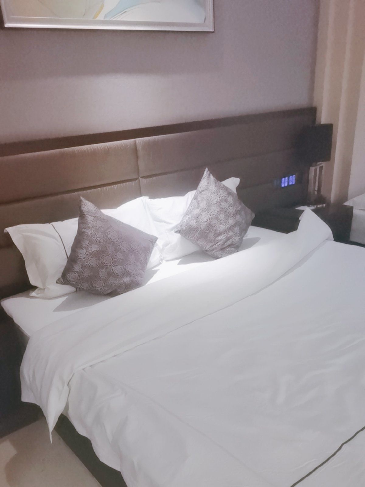 邮电通信内部宾馆!外墙有些破旧,内部设施