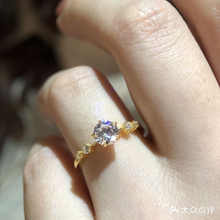 老公为了钻戒费心了，祝大家也早日找到灵魂伴侣呦～