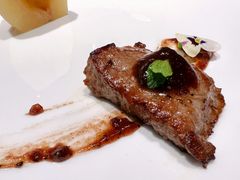 香煎牛排配库尔勒香梨-鲤院·新中式美学·庭院餐厅(夫子庙店)