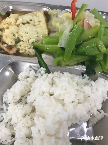 今天的午饭和晚饭都来自清真食堂