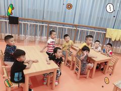 -小门牙好性格托育(北外滩中心)