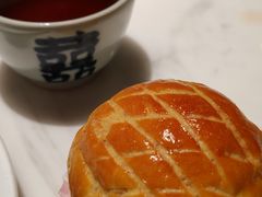 酥皮水牛奶菠萝包-陶陶居酒家(新天地店)