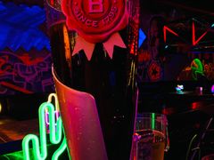 -UP嘻哈酒吧(粉巢店)